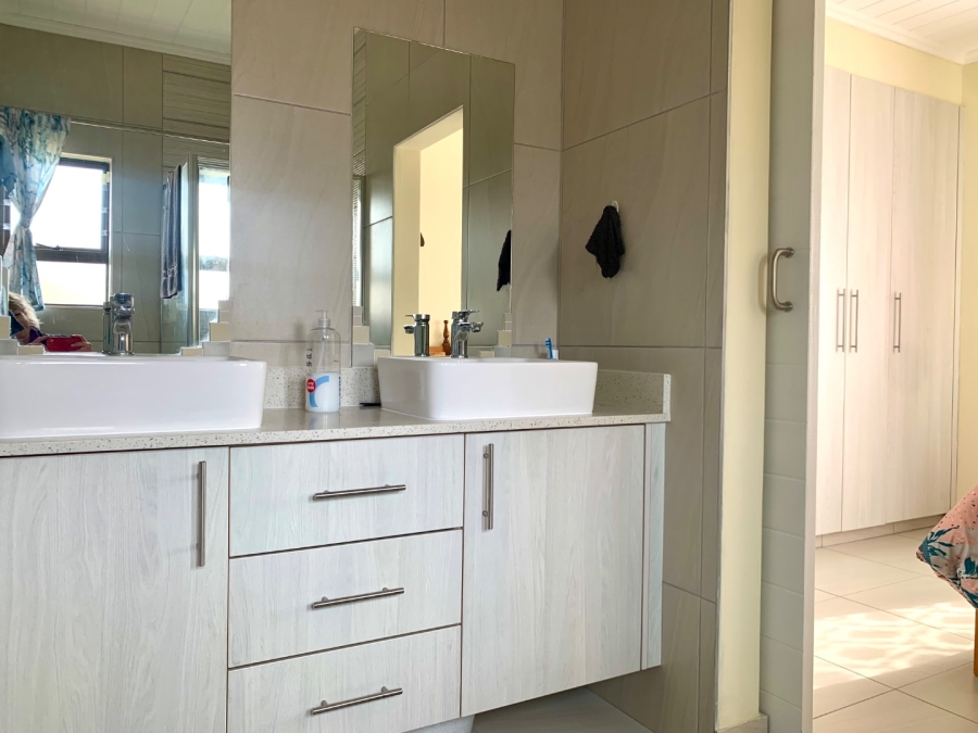 3 Bedroom Property for Sale in Dana Bay Western Cape
